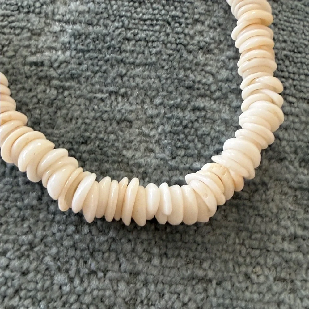 Vintage Genuine Puka Shell Choker Necklace - Picture 3 of 4